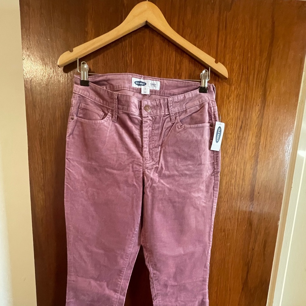 One female old navy long pant.